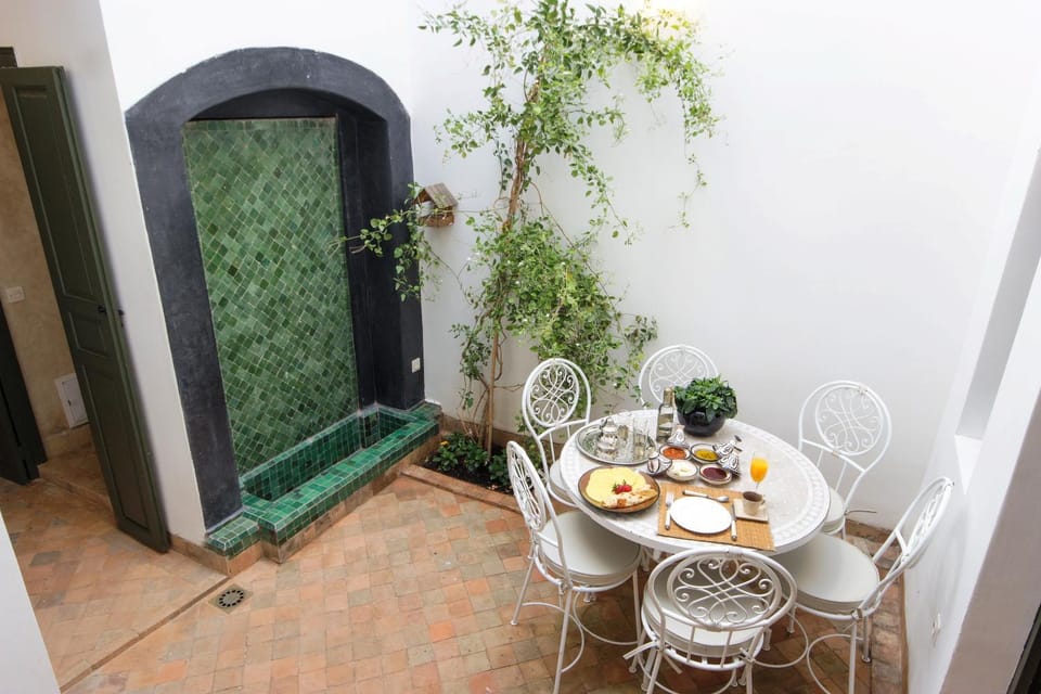 Patio, Food and drinks, Dining area, Food, Breakfast