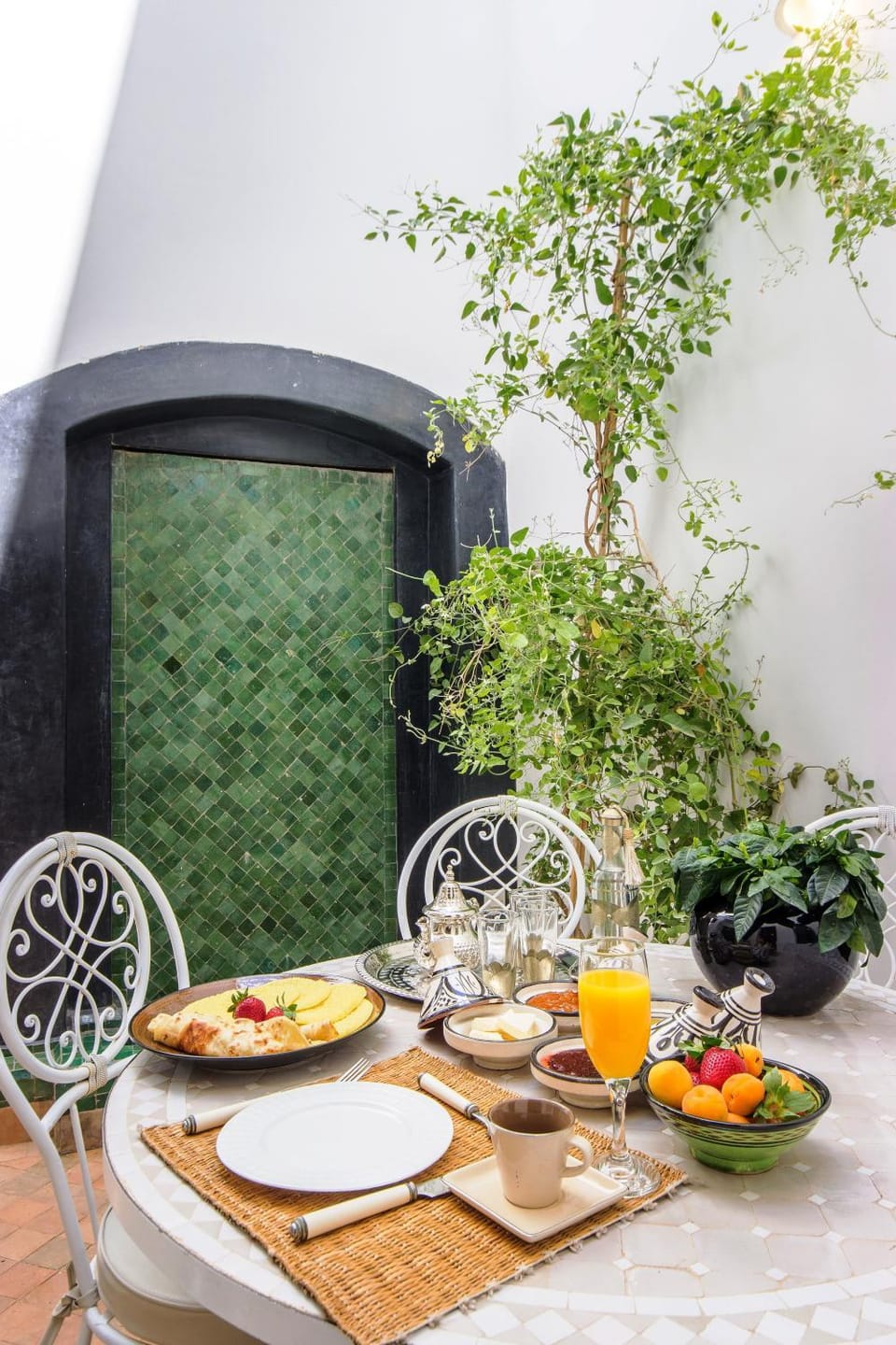 Food and drinks, Dining area, Food, Breakfast, Continental breakfast