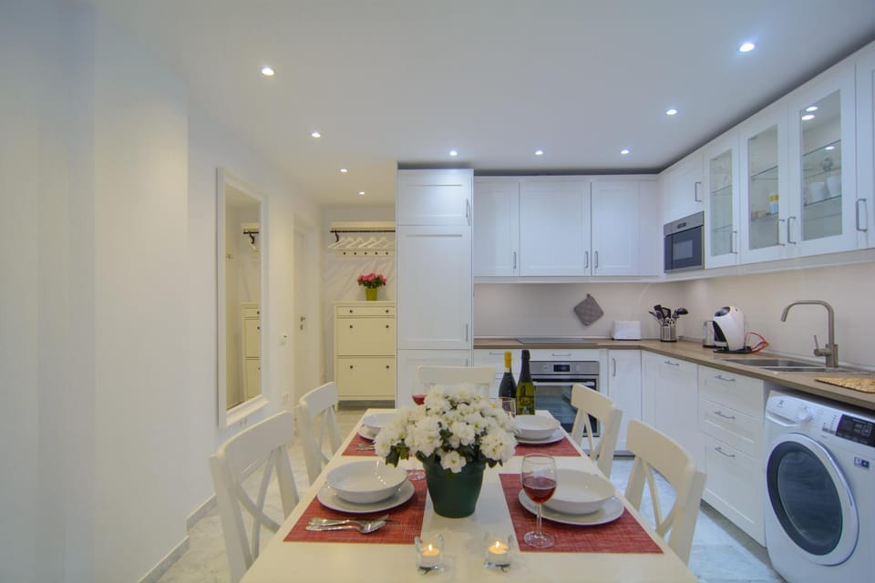 Kitchen or kitchenette, Living room, Dining area