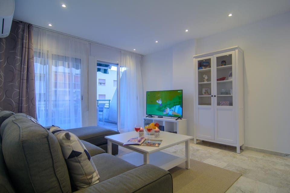 TV and multimedia, Balcony/Terrace, Living room, Seating area