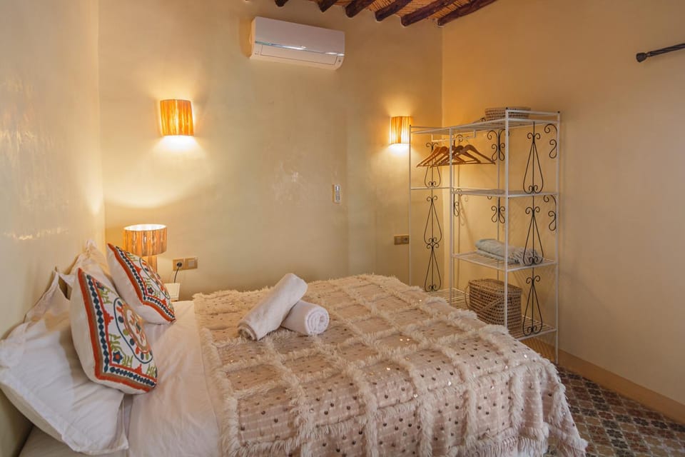 Photo of the whole room, heating, air conditioner