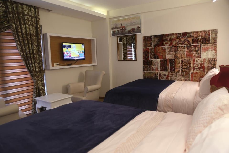 Communal lounge/ TV room, Bed, TV and multimedia, Photo of the whole room, Bedroom