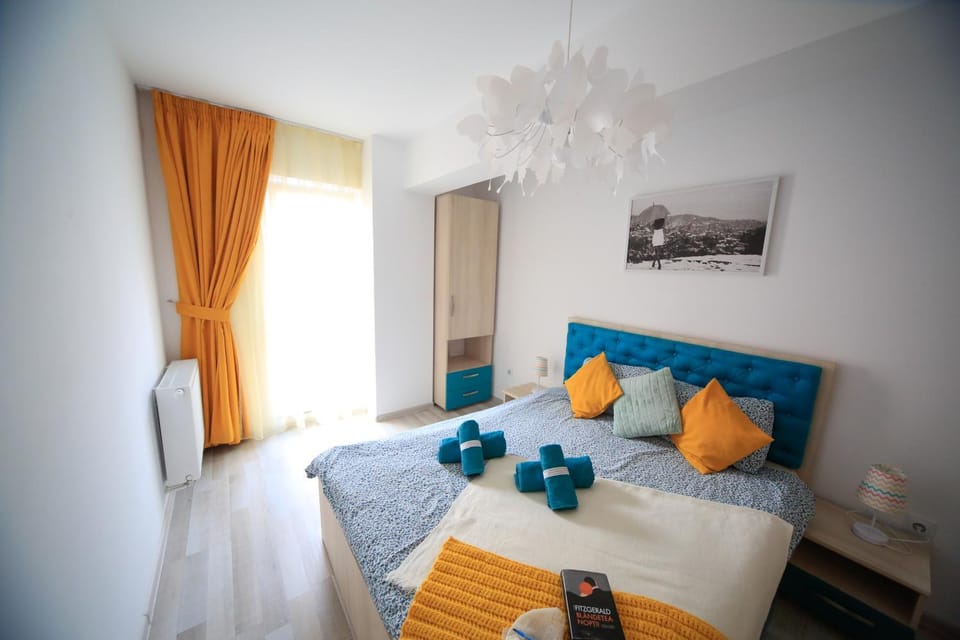 Bed, Other, Photo of the whole room, Decorative detail, Bedroom