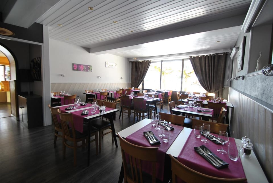 Auberge du Hérisson Hotel in Jura