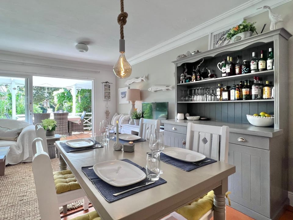 Food and drinks, Dining area