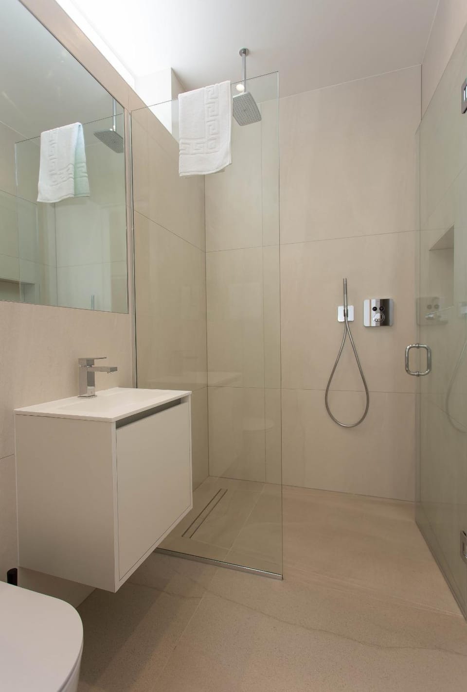 Shower, Toilet, Bathroom, towels