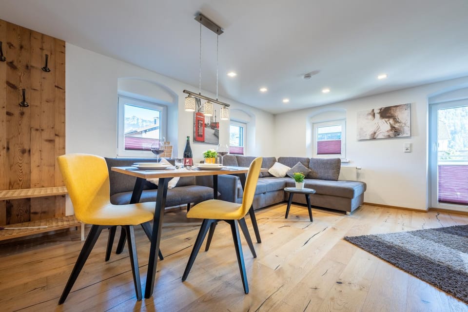 Living room, Seating area, Dining area
