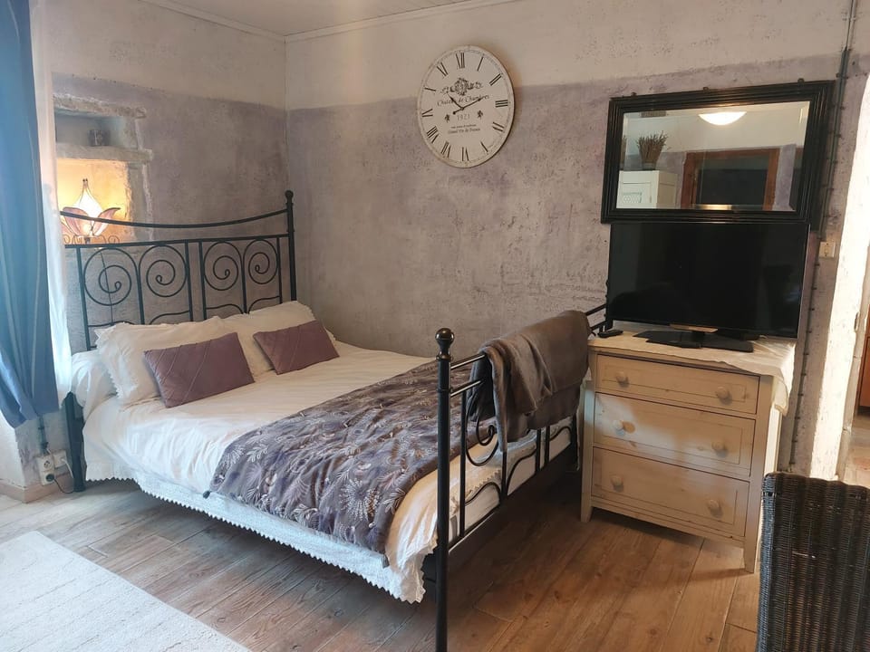 La Flor Azul Bed and Breakfast in Grospierres