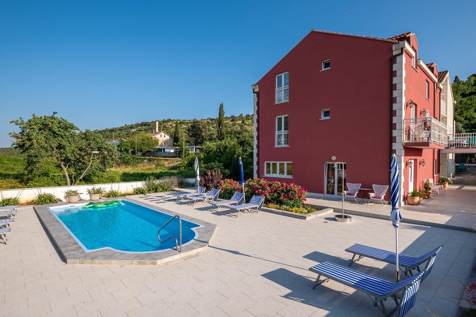 Property building, Day, Natural landscape, Balcony/Terrace, Pool view, Swimming pool, sunbed