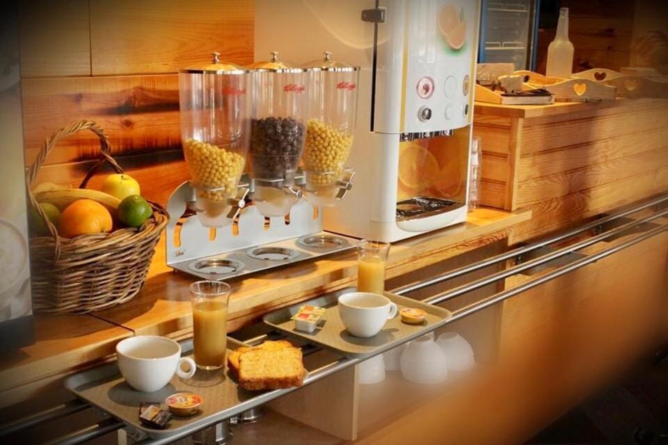 Breakfast, Breakfast, Continental breakfast, Continental breakfast, Buffet breakfast, Buffet breakfast