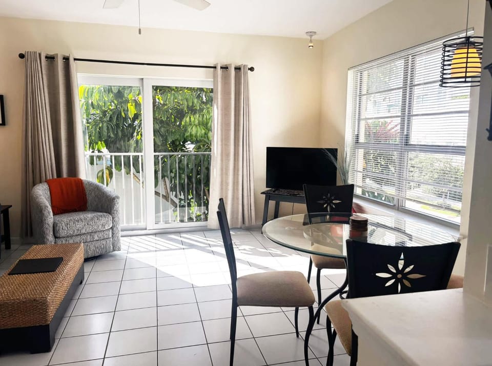 TV and multimedia, Living room, Dining area