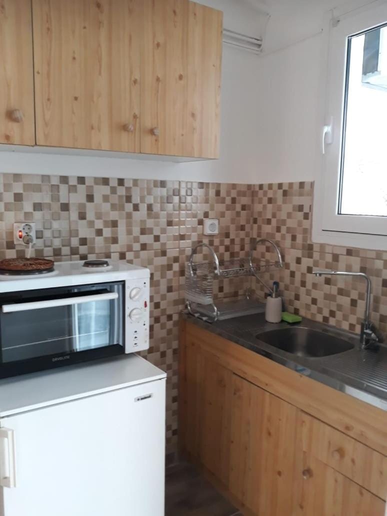 Fully renovated small & cosy studio Apartment in Athens
