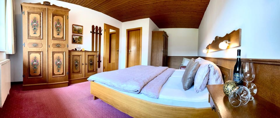 Decorative detail, Bedroom