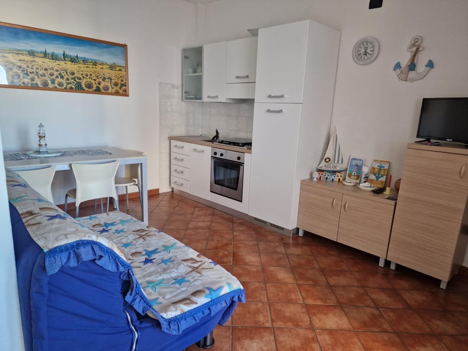 TV and multimedia, Kitchen or kitchenette, Living room, Seating area, Dining area, pet friendly, stove