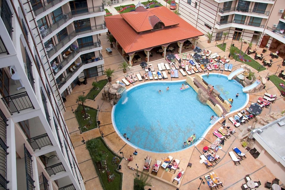 Swimming pool, Swimming pool