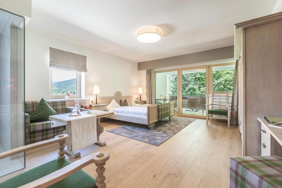 Bed, Living room, Photo of the whole room, Seating area, Bedroom