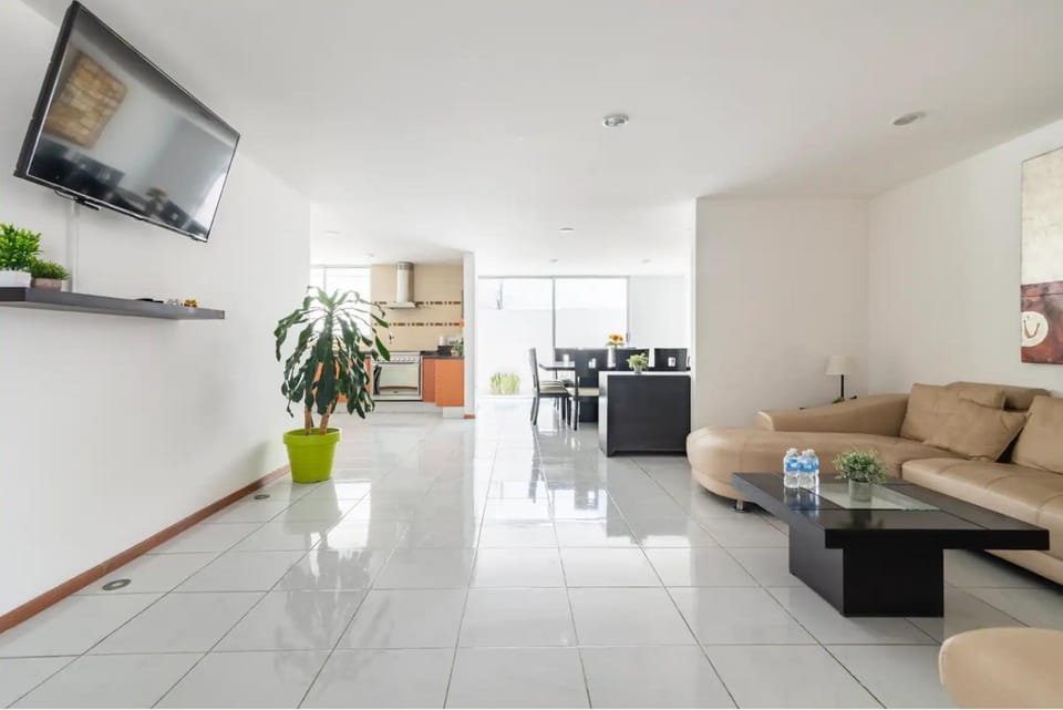 Communal lounge/ TV room, TV and multimedia, Living room