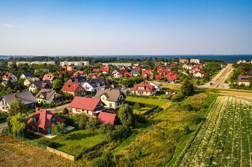 Property building, Day, Neighbourhood, Natural landscape, Bird's eye view, City view, Sea view, Street view