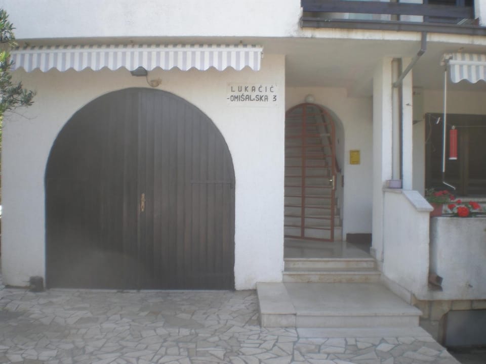 Facade/entrance