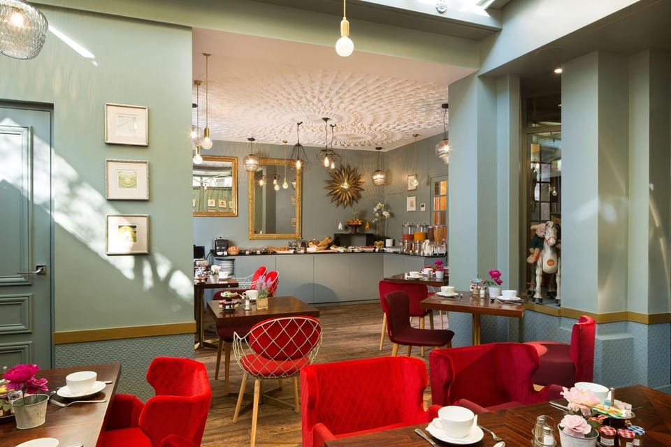 Restaurant/places to eat, Dining area, On site