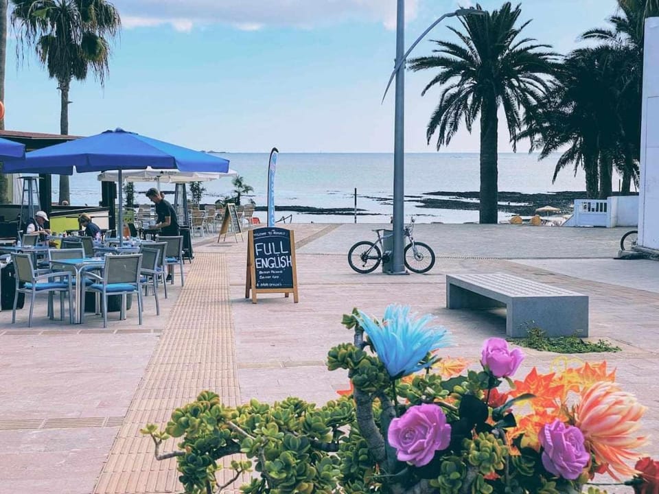 Sea view, Location