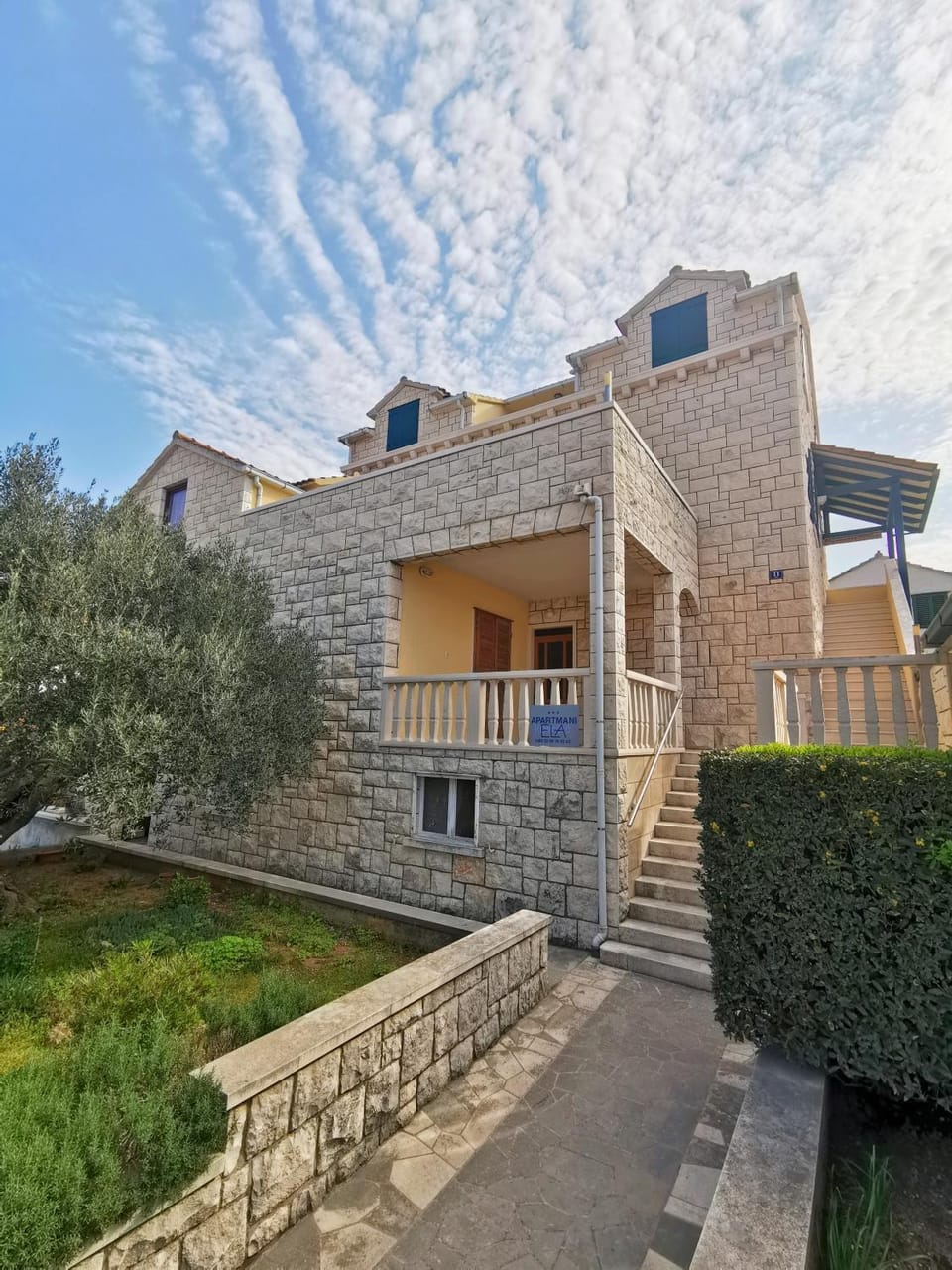 Property building, Facade/entrance, Spring, Day, Area and facilities, Area and facilities