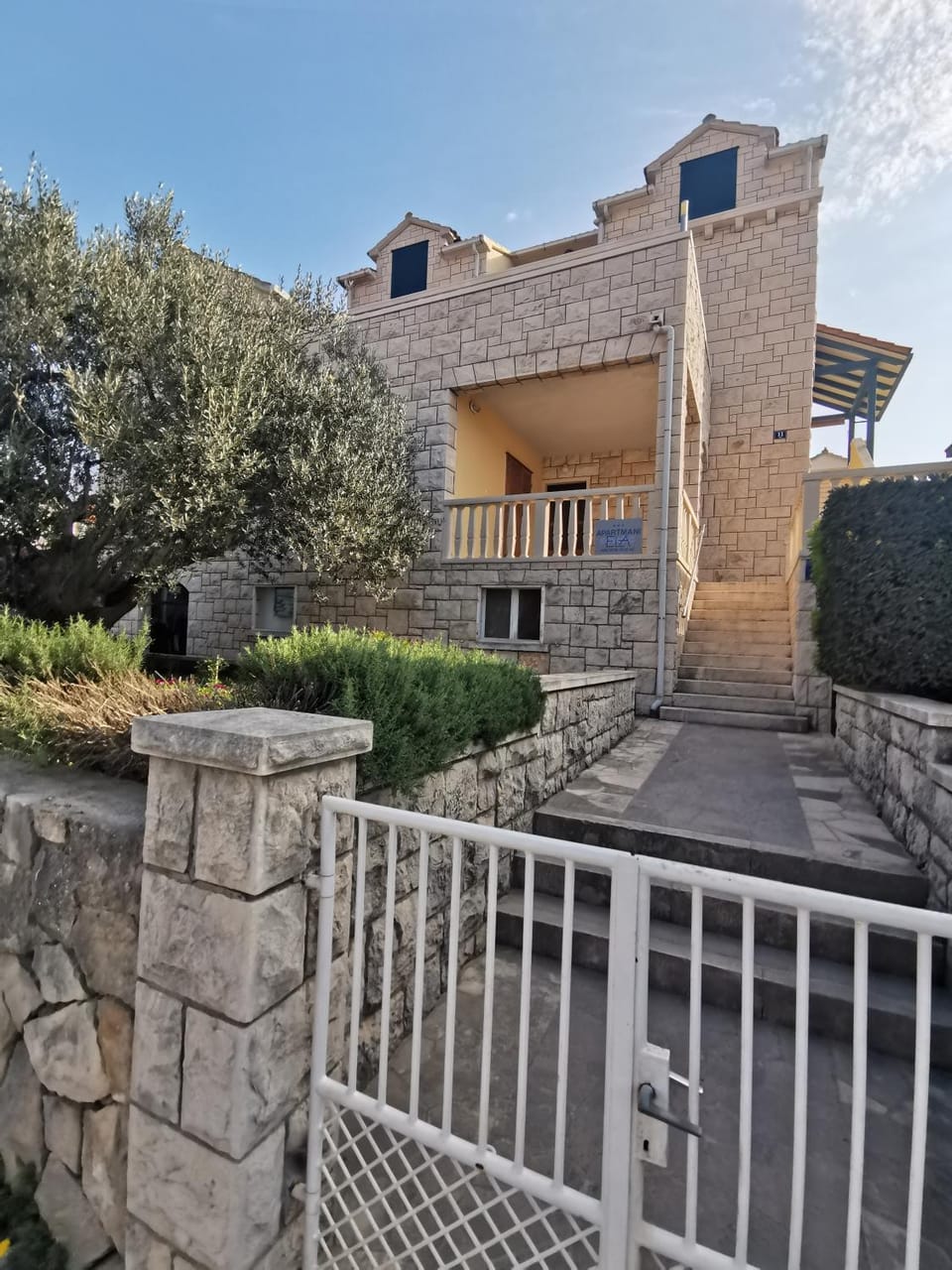 Property building, Facade/entrance, Area and facilities, Area and facilities