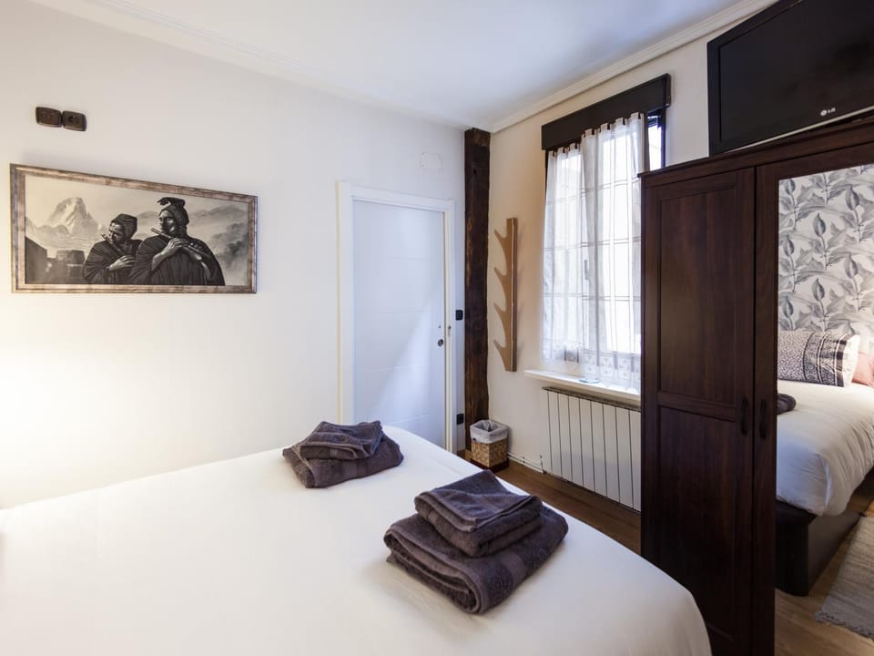 Cosy Room - Guggen º PARKING FREE Vacation rental in Bilbao