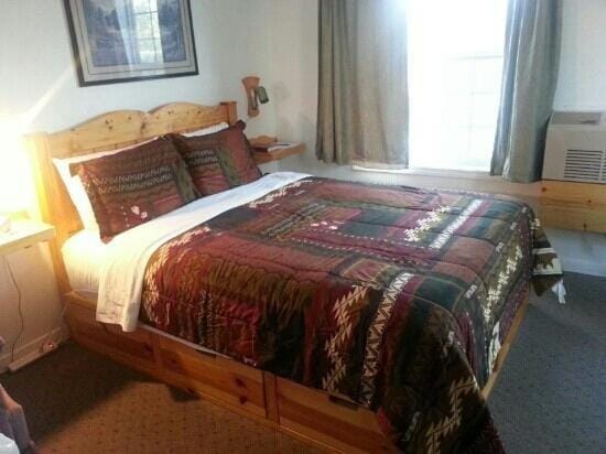 Valley Hotel & 24/7 Open Cafe Hotel in Palmer