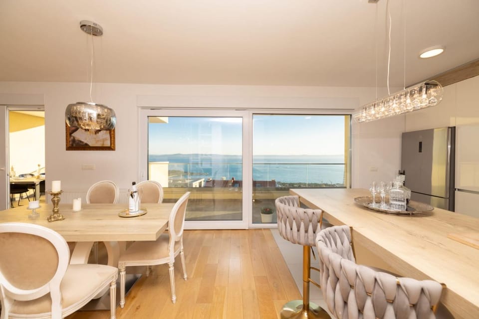 Penthouse Nikola Apartment in Makarska
