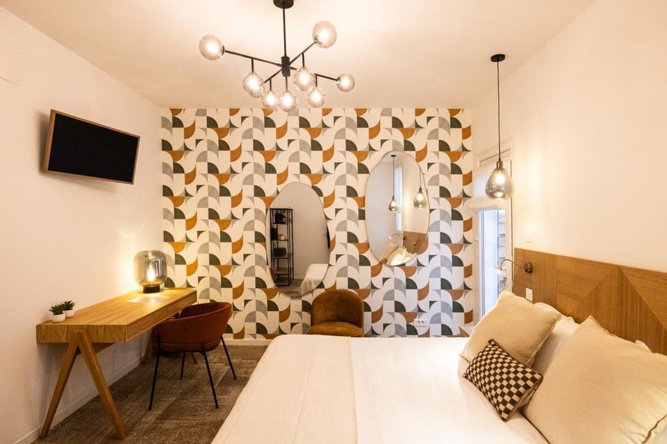 Bed, TV and multimedia, Photo of the whole room, Bedroom, air conditioner
