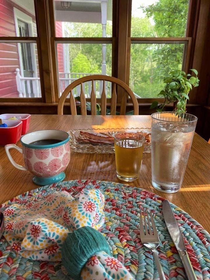 Plain & Fancy Bed & Breakfast Bed and Breakfast in Missouri
