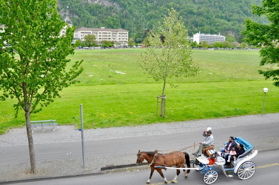 Balcony/Terrace, City view, Landmark view, Mountain view, Street view