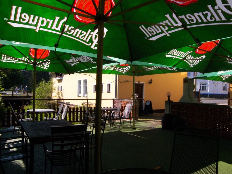 Restaurant/places to eat, Balcony/Terrace, Seating area