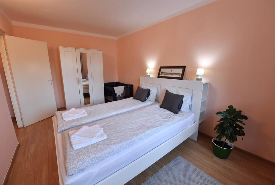 Bed, TV and multimedia, Bedroom, towels, wardrobe
