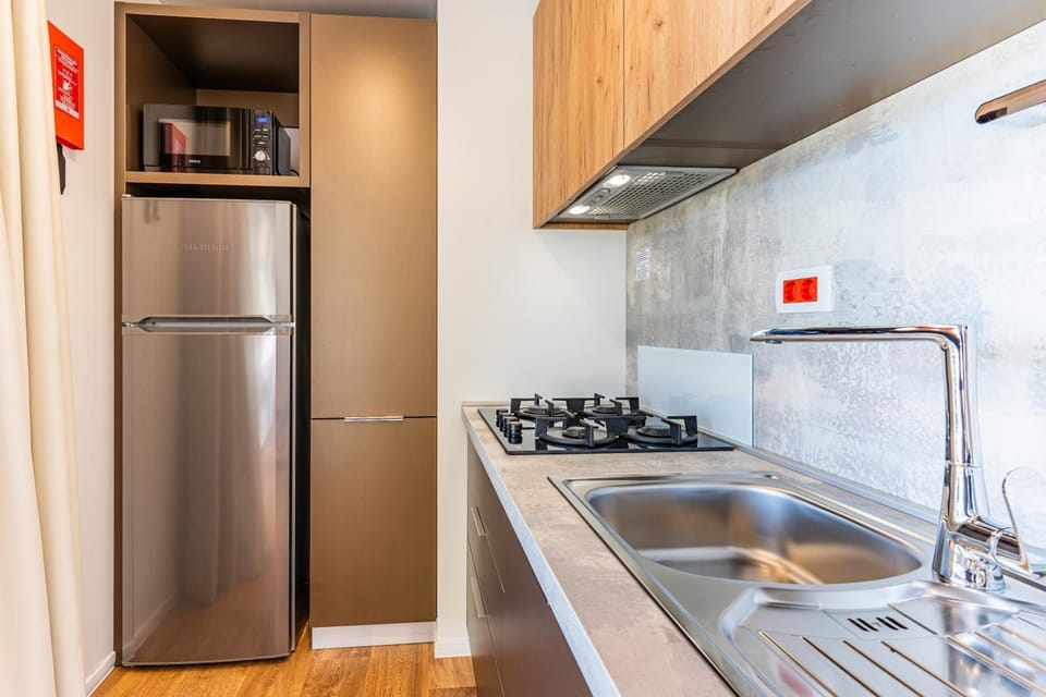 Kitchen or kitchenette, dishwasher