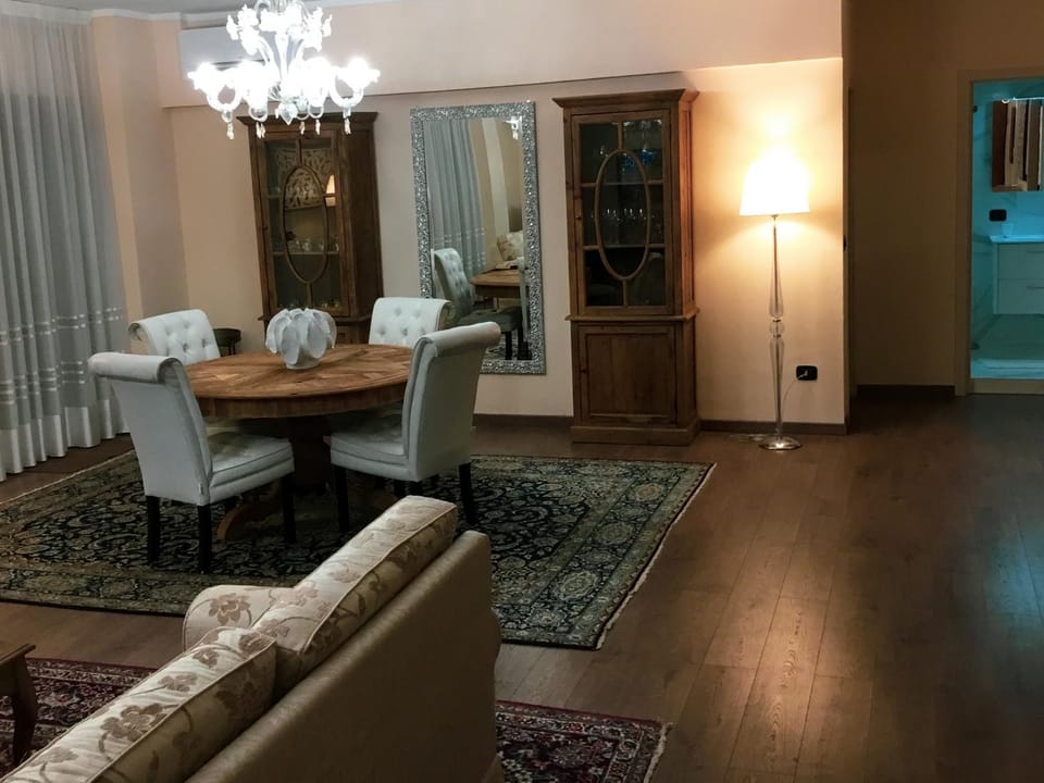 Communal lounge/ TV room, Living room, Lounge or bar, Seating area, Dining area