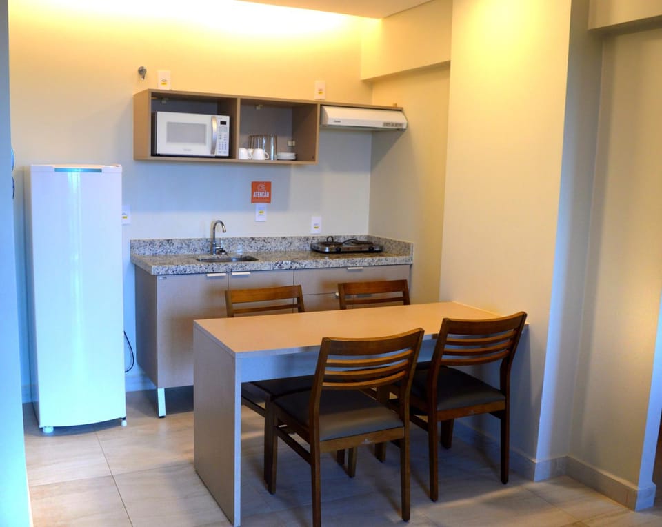 Kitchen or kitchenette, Dining area, Communal kitchen