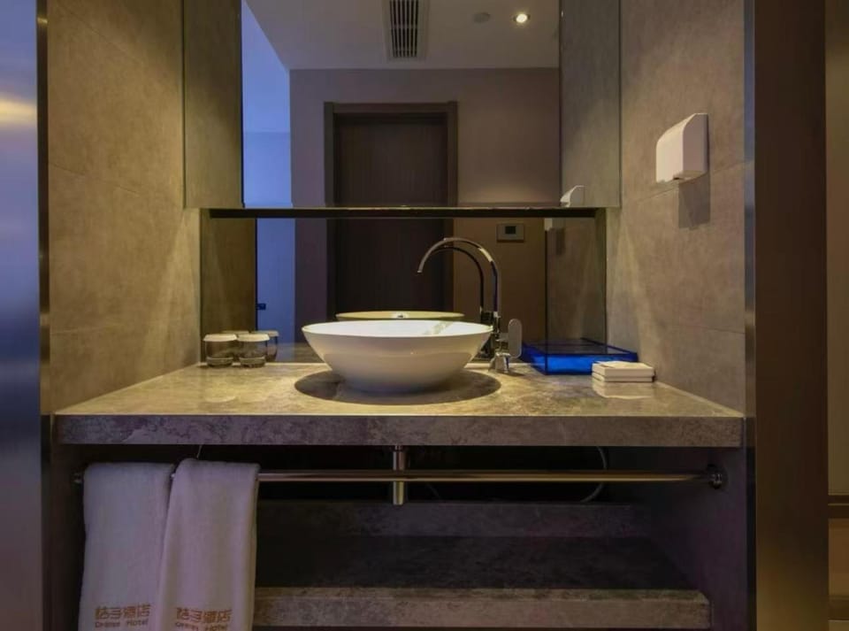 Orange Hotel Shanghai Pudong Airport - Free shuttle bus to PVG airport Hotel in Shanghai