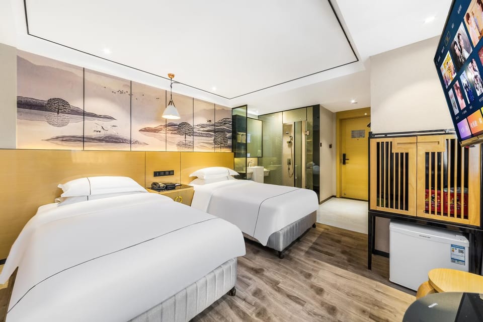 Bed, Photo of the whole room, Bedroom