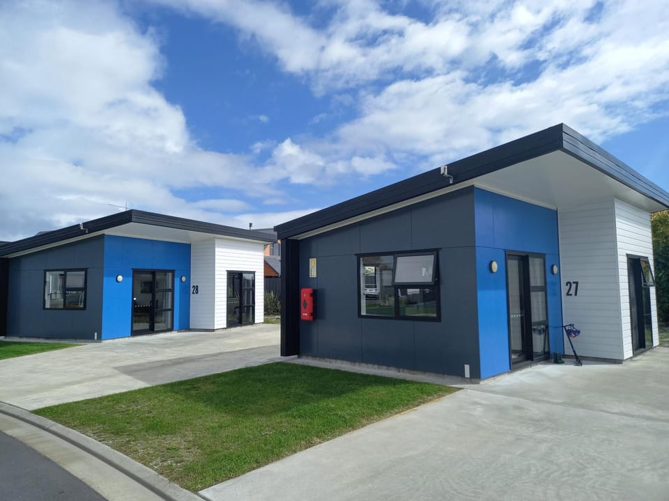 Hokitika's Kiwi Holiday Park and Motels Campground/ 
RV Resort in West Coast