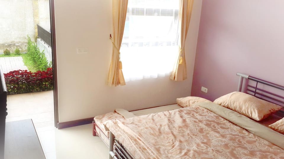 Mj's Guesthouse Dog Lovers Bed and Breakfast in Lembang
