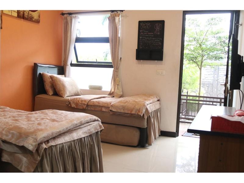 Mj's Guesthouse Dog Lovers Bed and Breakfast in Lembang