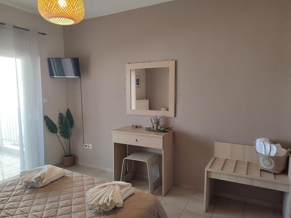 TV and multimedia, Photo of the whole room, Bedroom