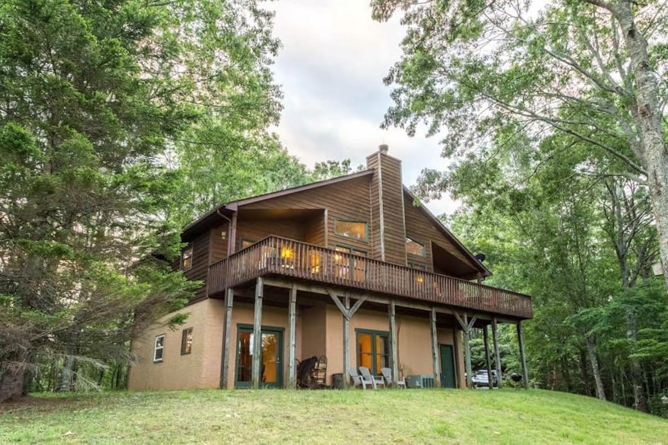 3 Bed 3 Bath Vacation home in Sylva House in Swain County