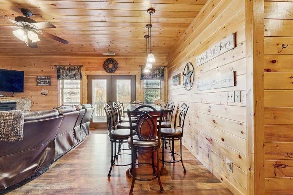 4 Bed 3 Bath Vacation home in Bryson City House in Bryson City