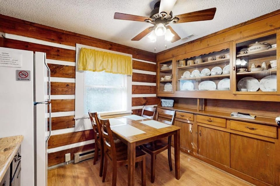 2 Bed 2 Bath Vacation home in Whittier II House in Qualla