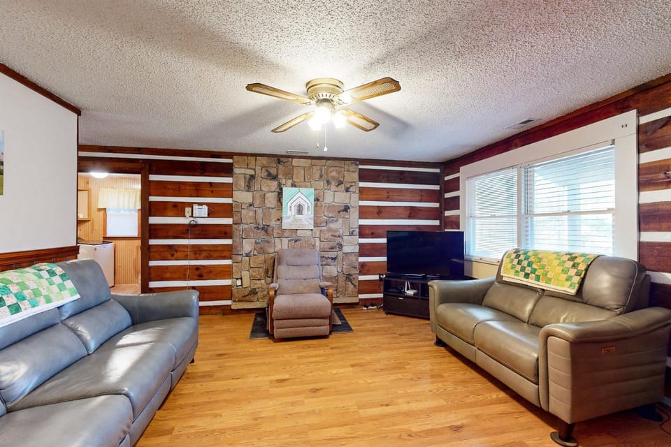 2 Bed 2 Bath Vacation home in Whittier II House in Qualla