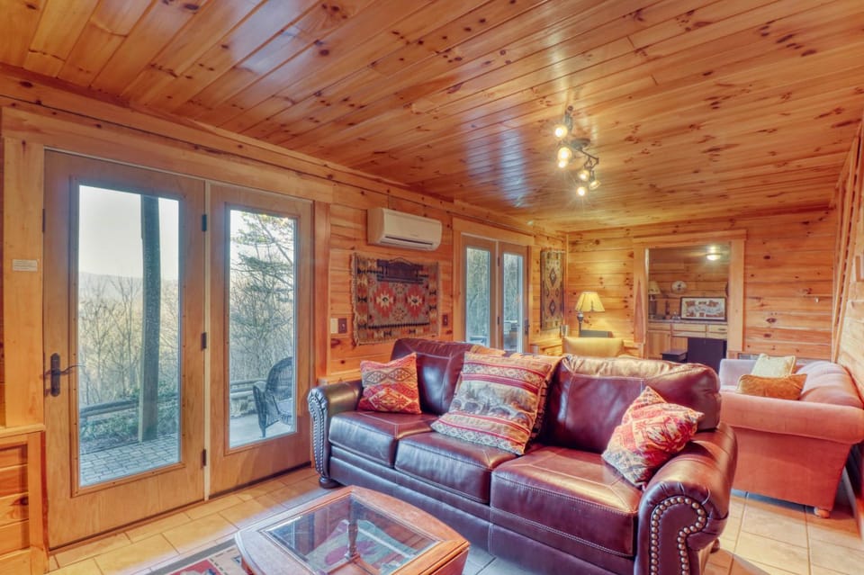 3 Bed 3 Bath Vacation home in Whittier House in Qualla