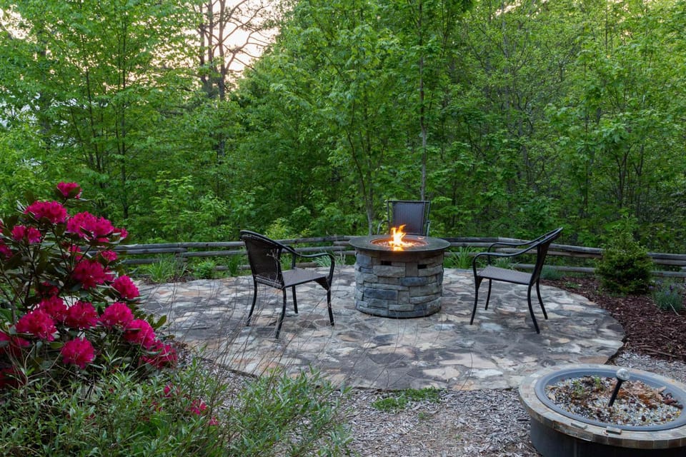 3 Bed 3 Bath Vacation home in Whittier House in Qualla